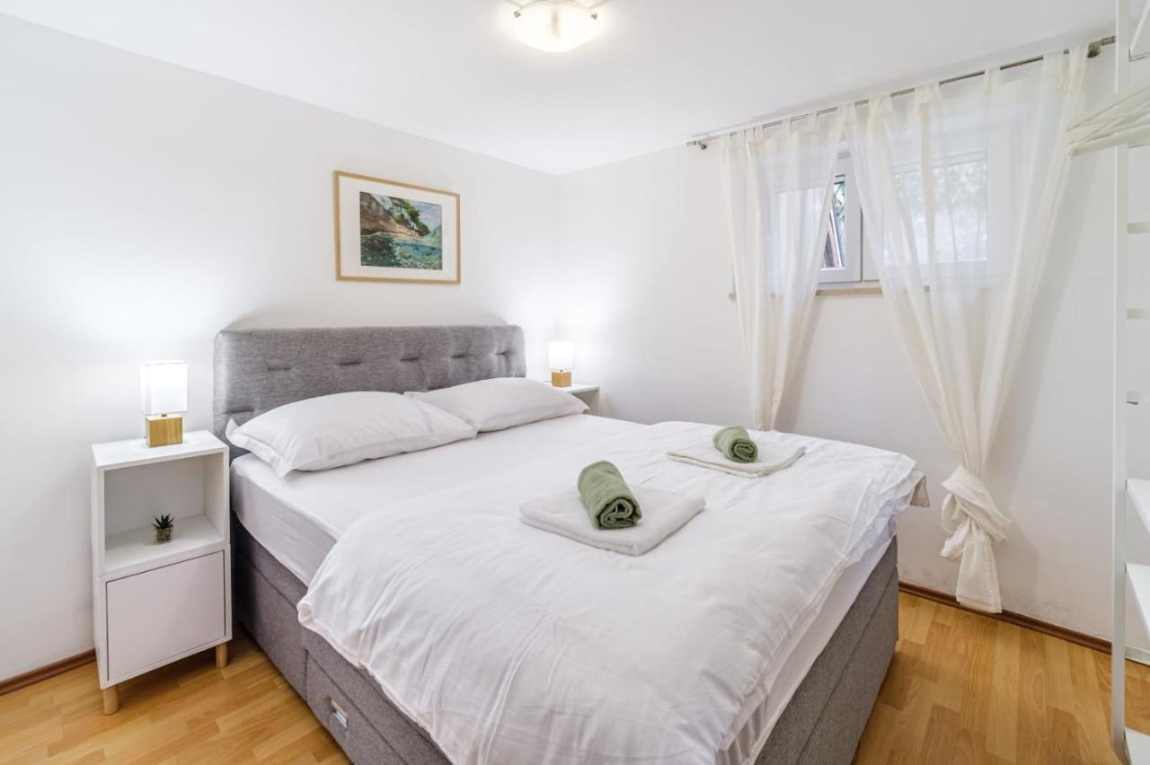 Apartmani P&S Supetar Exterior photo